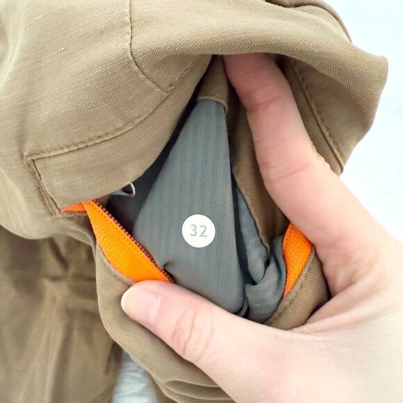 Men Lululemon Warpstreme Commission Classic 9" in Khaki Beige Tan Size 32 - Picture 7 of 8